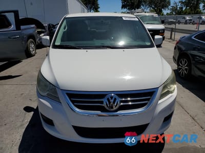 Piąte zdjęcie samochodu w środku: 2010 VOLKSWAGEN ROUTAN SE VIN:2V4RW3D15AR236778 - miniatura