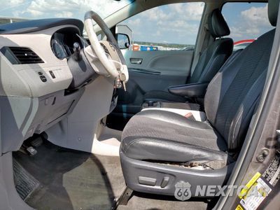 Zdjęcie 7 z 15 samochodu: 2014 TOYOTA SIENNA SPORT VIN:5TDXK3DC4ES419620 - miniatura