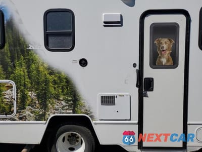 Zdjęcie 11 z 13 samochodu: 2021 WINNEBAGO MOTORHOME VIN:1FDWE3FNXMDC11295 - miniatura