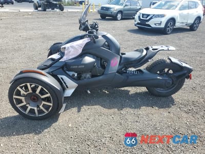 Trzecie zdjęcie samochodu z tyłu: 2021 CAN-AM RYKER RALLY EDITION VIN:3JB2GEG27MJ001923 - miniatura
