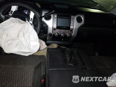 Zdjęcie 8 z 12 samochodu: 2018 TOYOTA TUNDRA CREWMAX SR5 VIN:5TFDY5F17JX776898 - miniatura