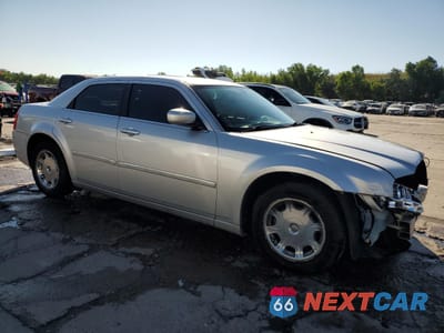 Czwarte zdjęcie samochodu z boku: 2006 CHRYSLER 300 TOURING VIN:2C3KA53GX6H115502 - miniatura