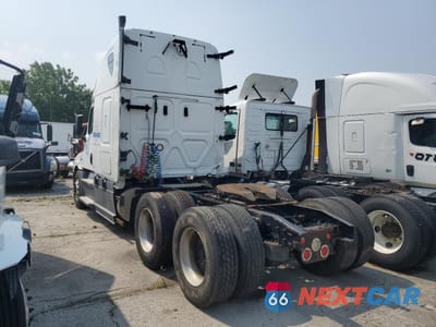 Trzecie zdjęcie samochodu z tyłu: 2018 FREIGHTLINER CASCADIA 126 SEMI TRUCK VIN:3AKJHHDR0JSJN4757 - miniatura