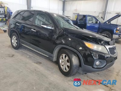 Czwarte zdjęcie samochodu z boku: 2012 KIA SORENTO BASE VIN:5XYKT3A64CG233298 - miniatura