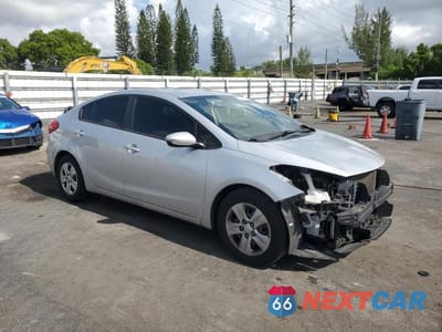 Czwarte zdjęcie samochodu z boku: 2015 KIA FORTE LX VIN:KNAFK4A68F5412934 - miniatura