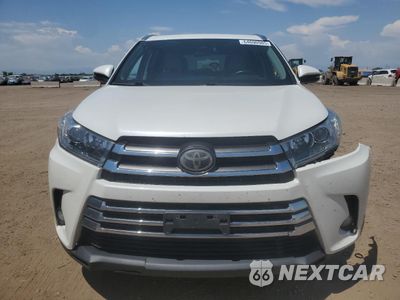 Piąte zdjęcie samochodu w środku: 2017 TOYOTA HIGHLANDER LIMITED VIN:5TDDZRFH0HS418379 - miniatura