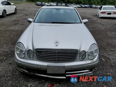 Piąte zdjęcie samochodu w środku: 2003 MERCEDES-BENZ E 500 VIN:WDBUF70J23A148794 - miniatura