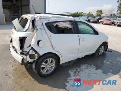 Trzecie zdjęcie samochodu z tyłu: 2020 CHEVROLET SONIC VIN:1G1JG6SB8L4116988 - miniatura