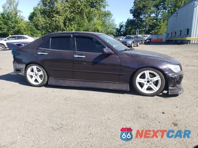 Czwarte zdjęcie samochodu z boku: 2001 LEXUS IS 300 VIN:JTHBD182510029518 - miniatura