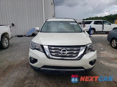 Piąte zdjęcie samochodu w środku: 2018 NISSAN PATHFINDER S VIN:5N1DR2MN1JC614043 - miniatura