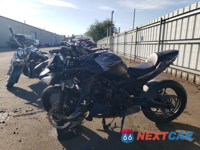 Trzecie zdjęcie samochodu z tyłu: 2021 KAWASAKI EX650 M VIN:ML5EXEM19MDA30224 - miniatura