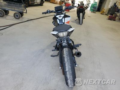 Czwarte zdjęcie samochodu z boku: 2016 KTM 390 DUKE VIN:MD2JGJ405GC286219 - miniatura