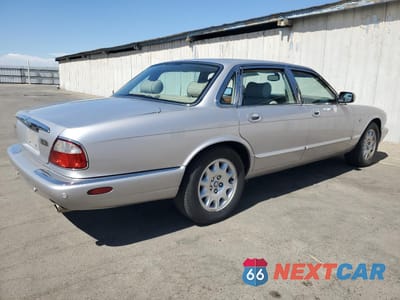 Trzecie zdjęcie samochodu z tyłu: 2001 JAGUAR XJ8 VIN:SAJDA14C01LF25878 - miniatura