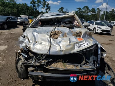 Piąte zdjęcie samochodu w środku: 2015 CHEVROLET SUBURBAN K1500 LT VIN:1GNSKJKCXFR621581 - miniatura