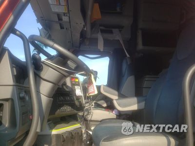 Piąte zdjęcie samochodu w środku: 2026 VOLVO NEW VNL SEMI TRUCK VIN:4V4BC9EH2TN697802 - miniatura