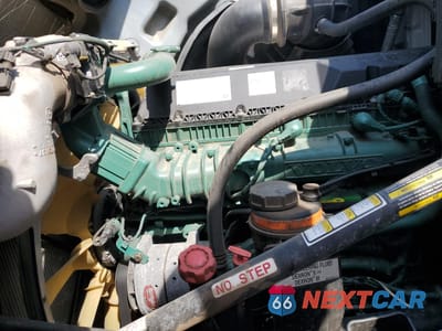 Zdjęcie 7 z 11 samochodu: 2023 VOLVO VNL SEMI TRUCK VIN:4V4NC9EH7PN622502 - miniatura