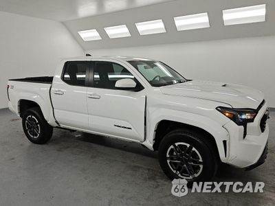 Czwarte zdjęcie samochodu z boku: 2024 TOYOTA TACOMA DOUBLE CAB VIN:3TMKB5FN1RM008637 - miniatura