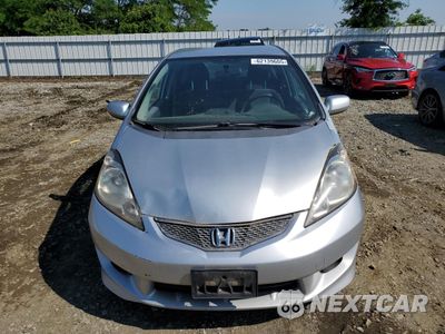 Piąte zdjęcie samochodu w środku: 2011 HONDA FIT SPORT VIN:JHMGE8H57BC001497 - miniatura