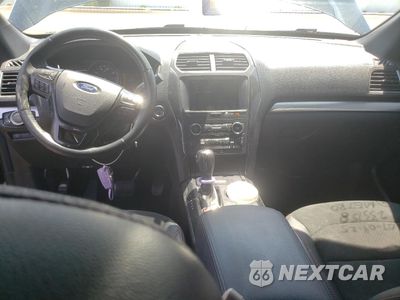 Zdjęcie 8 z 14 samochodu: 2019 FORD EXPLORER XLT VIN:1FM5K7D83KGB08885 - miniatura