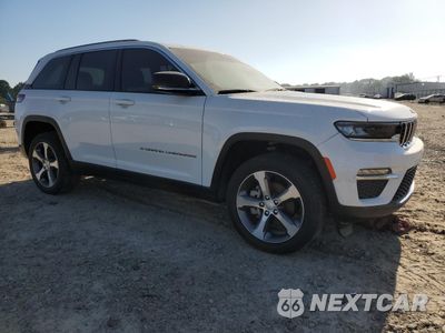 Czwarte zdjęcie samochodu z boku: 2023 JEEP GRAND CHEROKEE LIMITED VIN:1C4RJHBG5PC517459 - miniatura