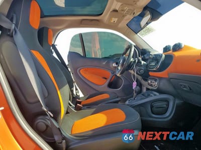 Zdjęcie 10 z 14 samochodu: 2016 SMART FORTWO VIN:WMEFJ5DA8GK068747 - miniatura