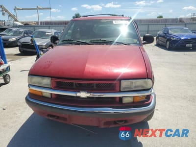 Piąte zdjęcie samochodu w środku: 1998 CHEVROLET BLAZER VIN:1GNDT13W7W2160265 - miniatura
