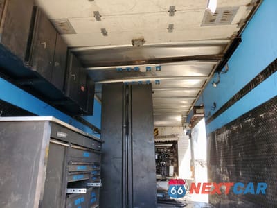 Zdjęcie 10 z 14 samochodu: 2011 ISUZU NPR VIN:JALC4W161B7000993 - miniatura