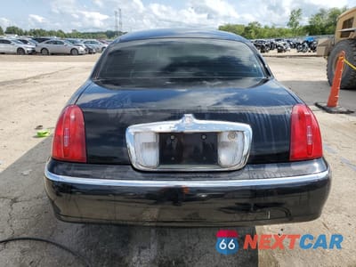 Zdjęcie 6 z 12 samochodu: 2000 LINCOLN TOWN CAR SIGNATURE VIN:1LNHM82W1YY914712 - miniatura