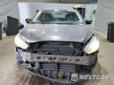 Piąte zdjęcie samochodu w środku: 2015 FORD FOCUS SE VIN:1FADP3K21FL341286 - miniatura