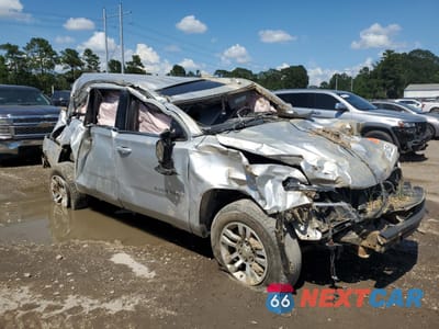 Czwarte zdjęcie samochodu z boku: 2015 CHEVROLET SUBURBAN K1500 LT VIN:1GNSKJKCXFR621581 - miniatura