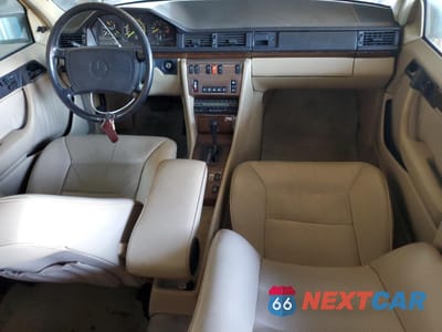 Zdjęcie 8 z 13 samochodu: 1990 MERCEDES-BENZ 300 E VIN:WDBEA30D2LB121367 - miniatura