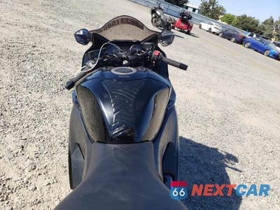 Zdjęcie 6 z 10 samochodu: 2022 SUZUKI GSX1300 RR VIN:JS1EJ11DXN7100030 - miniatura
