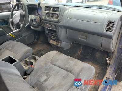 Zdjęcie 8 z 12 samochodu: 2001 NISSAN FRONTIER KING CAB XE VIN:1N6DD26S61C358047 - miniatura