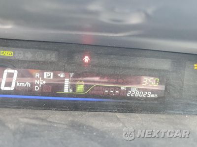 Zdjęcie 9 z 12 samochodu: 2012 TOYOTA PRIUS V VIN:JTDZN3EU4C3162836 - miniatura