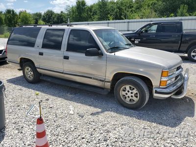 Czwarte zdjęcie samochodu z boku: 1999 CHEVROLET SUBURBAN C1500 VIN:3GNEC16R7XG112309 - miniatura