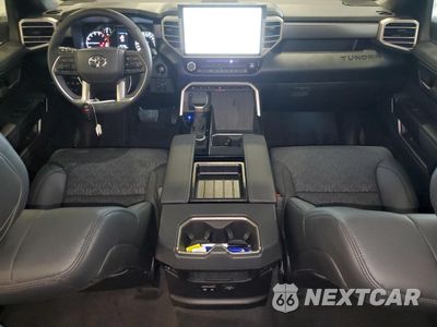 Zdjęcie 8 z 15 samochodu: 2025 TOYOTA TUNDRA CREWMAX SR VIN:5TFLA5DBXSX260029 - miniatura