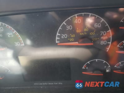 Zdjęcie 8 z 10 samochodu: 2018 VOLVO VN VNL VIN:4V4NC9EH6JN998034 - miniatura