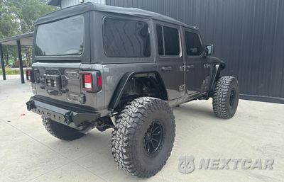 Czwarte zdjęcie samochodu z boku: 2022 JEEP WRANGLER UNLIMITED SPORT VIN:1C4HJXDM3NW144667 - miniatura