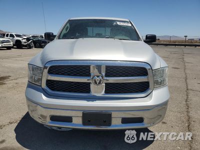 Piąte zdjęcie samochodu w środku: 2018 RAM 1500 SLT VIN:1C6RR6GG0JS105329 - miniatura