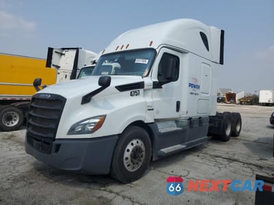 Drugie zdjęcie samochodu z przodu: 2018 FREIGHTLINER CASCADIA 126 SEMI TRUCK VIN:3AKJHHDR0JSJN4757 - miniatura