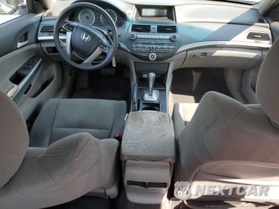 Zdjęcie 8 z 12 samochodu: 2010 HONDA ACCORD EX VIN:1HGCP2F70AA061211 - miniatura