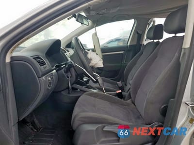 Zdjęcie 7 z 13 samochodu: 2005 VOLKSWAGEN NEW JETTA VALUE VIN:3VWPF71K55M613299 - miniatura