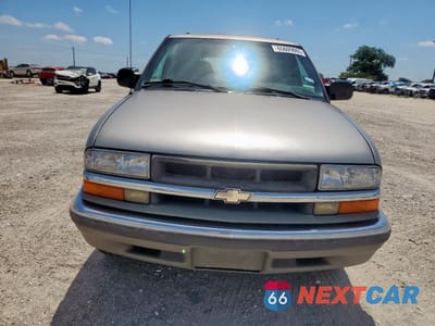 Piąte zdjęcie samochodu w środku: 2000 CHEVROLET BLAZER VIN:1GNCS13WXY2128671 - miniatura