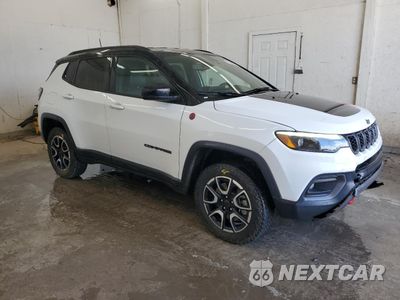 Czwarte zdjęcie samochodu z boku: 2025 JEEP COMPASS TRAILHAWK VIN:3C4NJDDN7ST508746 - miniatura