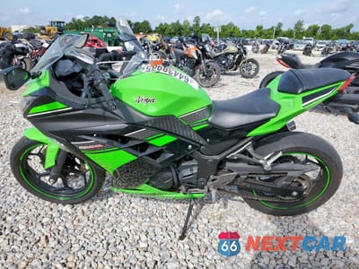 Trzecie zdjęcie samochodu z tyłu: 2013 KAWASAKI EX300 A VIN:JKAEX8A13DDA10122 - miniatura