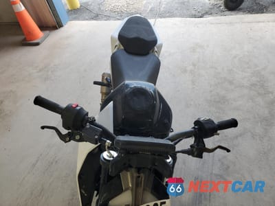 Piąte zdjęcie samochodu w środku: 2016 KTM 390 DUKE VIN:MD2JGJ405GC286219 - miniatura