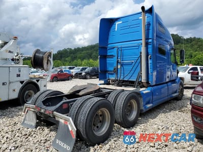 Czwarte zdjęcie samochodu z boku: 2020 VOLVO VN VNL VIN:4V4NC9EH4LN225856 - miniatura