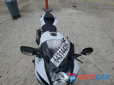 Piąte zdjęcie samochodu w środku: 2020 SUZUKI GSX-R750 VIN:JS1GR7MA0L7100590 - miniatura