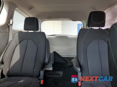 Zdjęcie 10 z 13 samochodu: 2023 CHRYSLER VOYAGER LX VIN:2C4RC1CG8PR561396 - miniatura