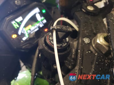 Zdjęcie 8 z 10 samochodu: 2023 KAWASAKI ZX1002 M VIN:JKBZXVM17PA005158 - miniatura